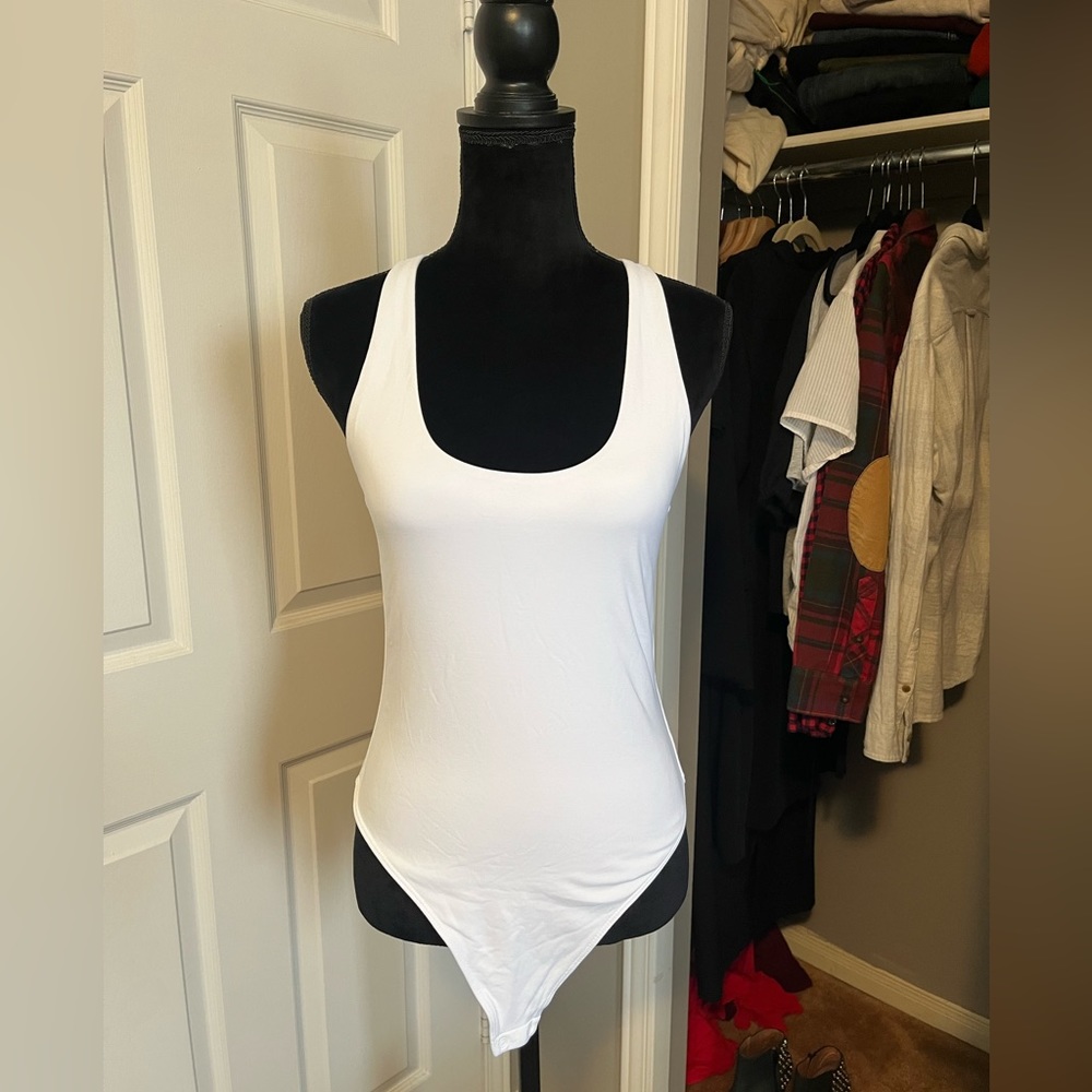 Aritzia Babaton bodysuit